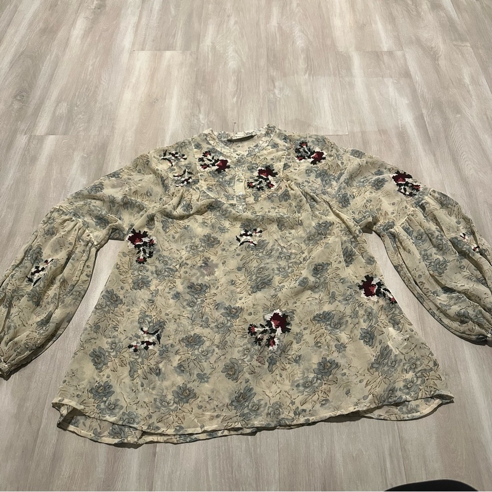Zara Basic Embroidered Cream Sheer Top Sz M